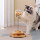 Brinquedo Interativo para Gatos CatSpring Torre de Enriquecimento com Mola, Dispenser de Petiscos e Base Giratória em Madeira
